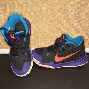 Boys Kyrie 3